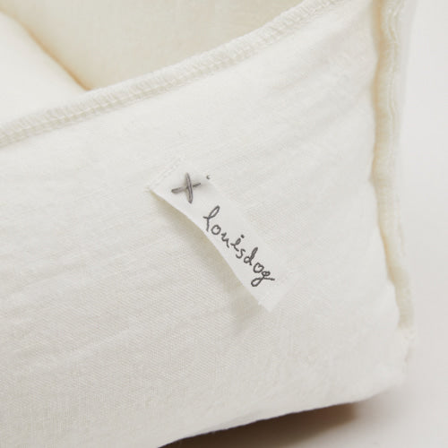 irish linen boom bed with heart pillow - white